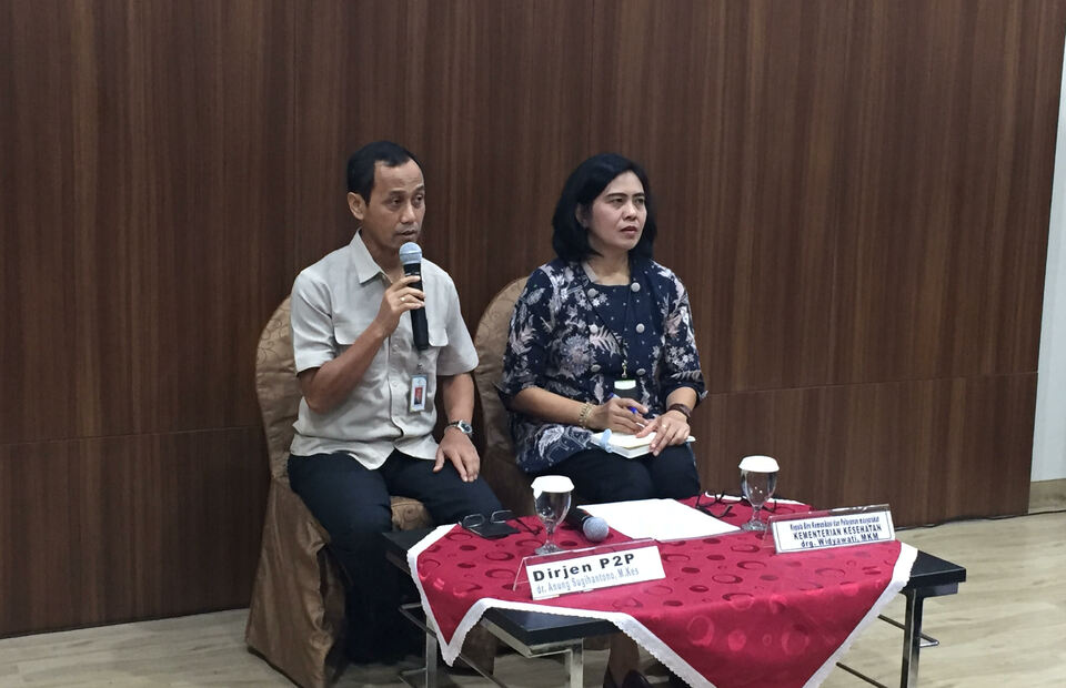 Health Ministry Disease Control and Prevention Director-General Anung Sugihantono and Health Ministry Communications and People Services Bureau Head Widyawati gave updates about Indonesian evacuees from Wuhan at the Health Ministry office on Monday