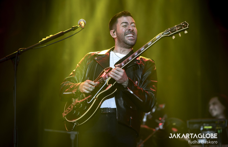 British singer, Bruno Major closed his performance on the Java Jazz 2020 with the song Nothing. (JG Photo/Yudha Baskoro)