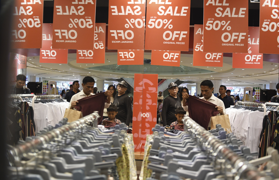 Jakarta residents enjoy sale in a shopping mall