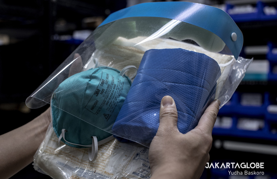 Protective gear for medical personnel in makeshift COVID-19 hospital. (JG Photo/Yudha Baskoro)