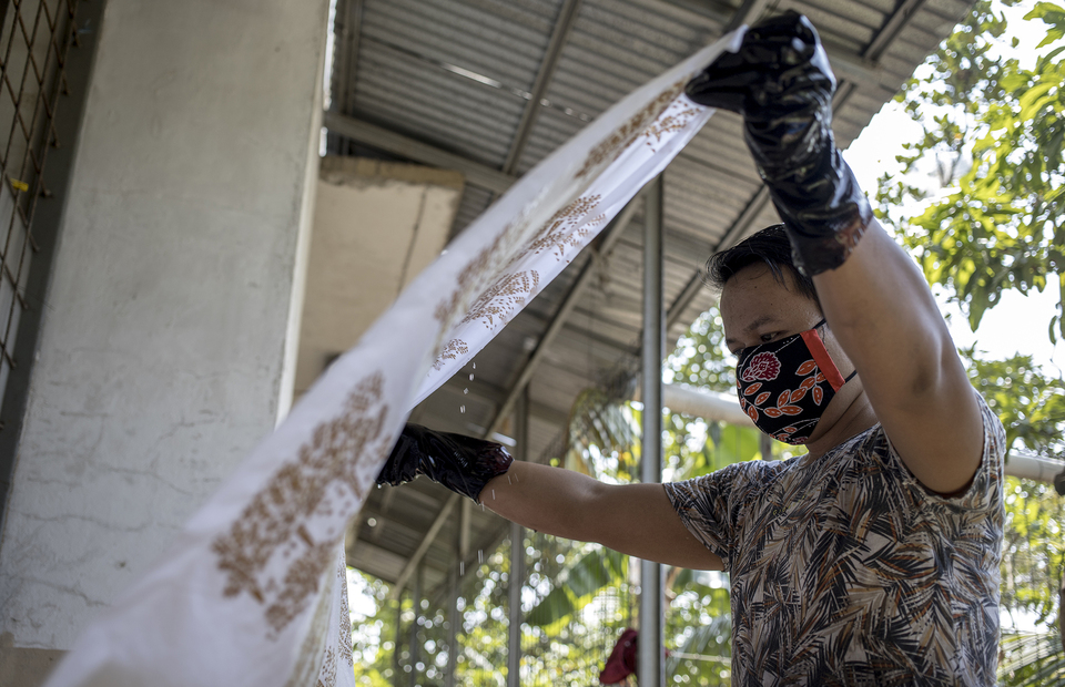 Local Batik Artisans Turn Masks to Fashionable Gear