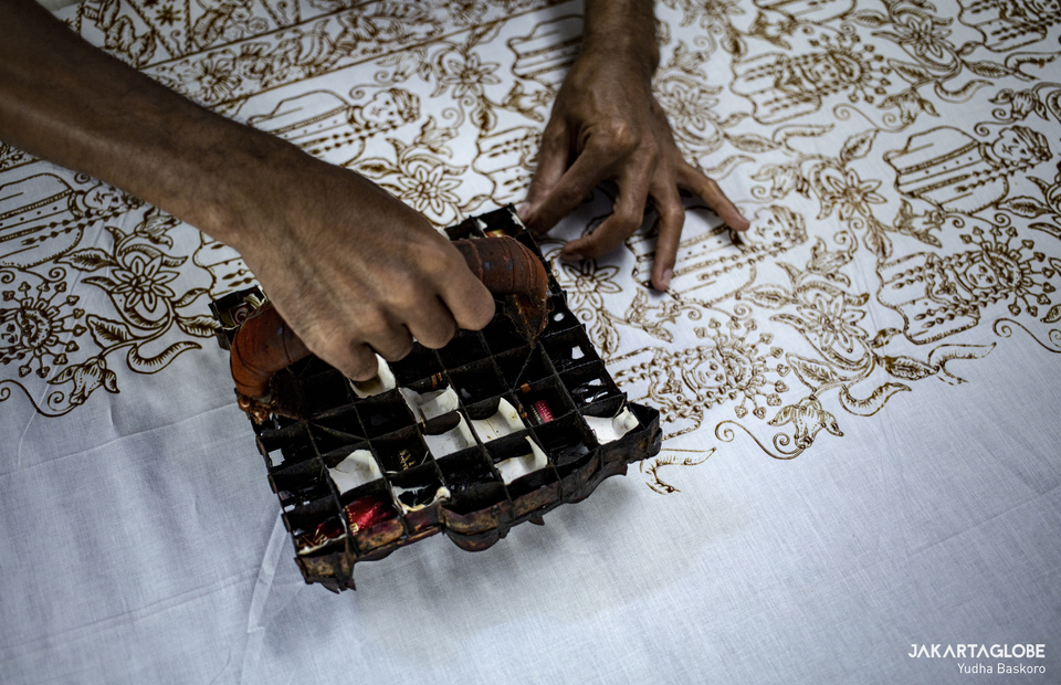 A wax-stamped batik in Batik Betawi Terogong workshop at Cilandak, South Jakarta on Friday (02/10). (JG Photo/Yudha Baskoro)