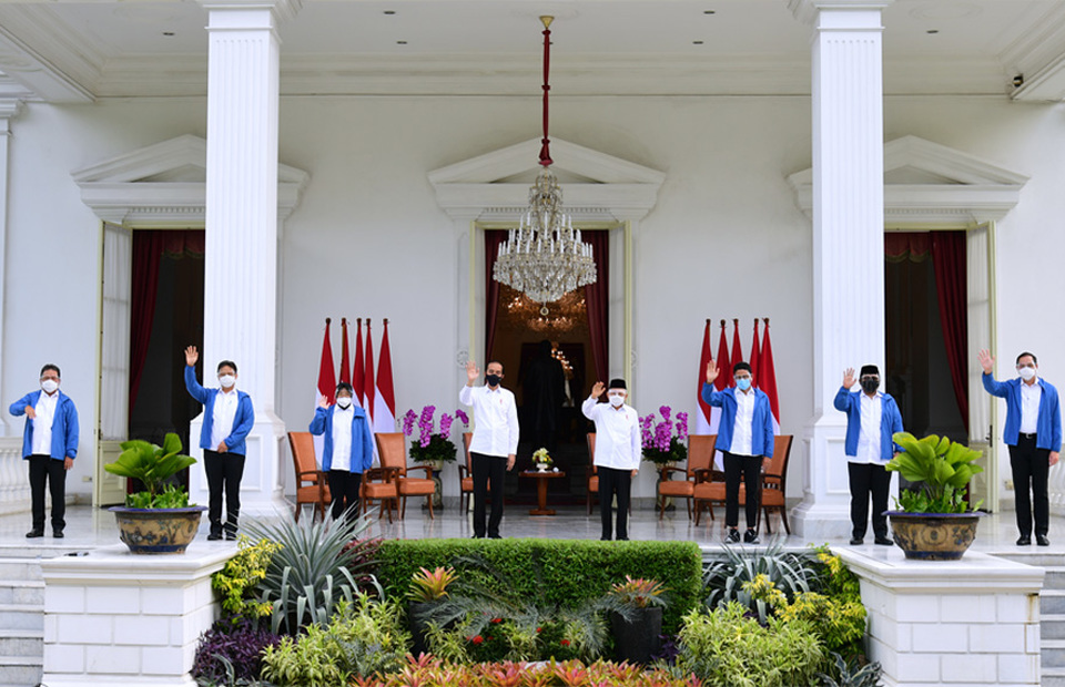 President Joko Widodo, fourth left, introduces six new ministers at the State Palace, Central Jakarta, on December 22, 2020. (Photo Courtesy of the State Secretariat)
