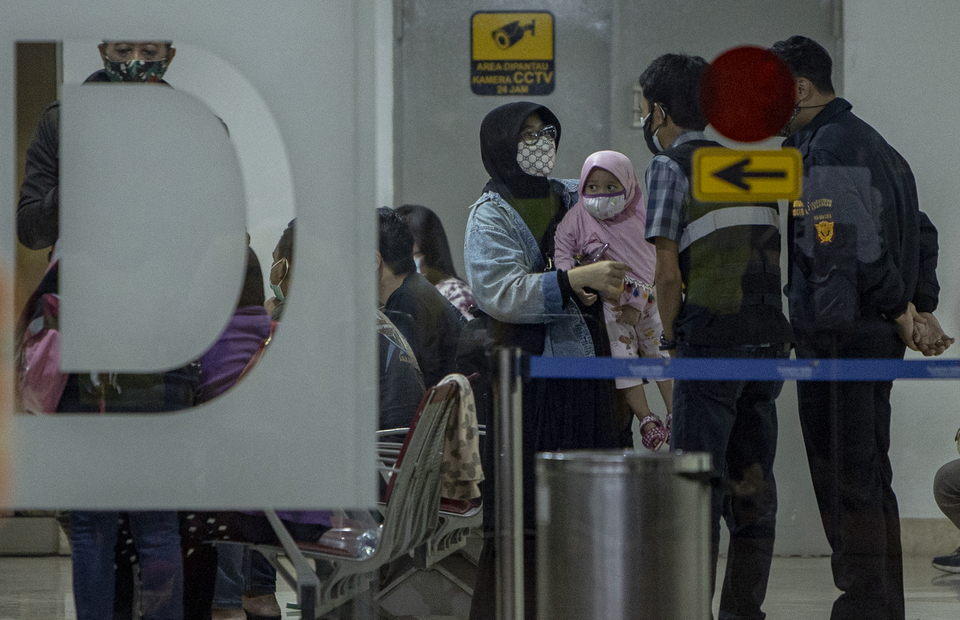 Family of Sriwijaya Air crash victims gather Sriwijaya Air Crisis Center in Soekarno Hatta International Airport in Tangerang, Banten on Saturday (09/01). (JG Photo/Yudha Baskoro)
