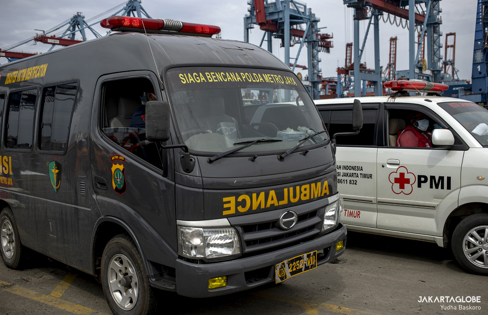 National Police and Indonesian Red Cross car carry bag containing body parts and sent it to the Kramat Jati Police Hospital in East Jakarta for identification at the Tanjung Priok in North Jakarta on Jan, 10, 2021. (JG Photo/Yudha Baskoro)