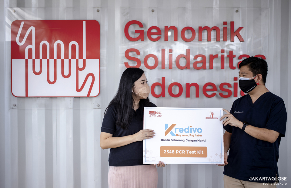 Kredivo General Manager, Lily Suriani and GSI dr. Nino Susanto, GSI Lab President Director are seen during a Covid-19 PCR test at the GSI Lab in Cilandak, South Jakarta on Feb 23, 2021. (JG Photo/Yudha Baskoro)