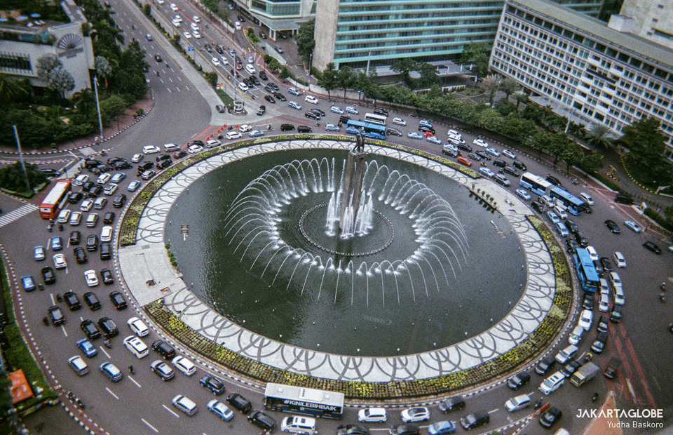 A photo of Hotel Indonesia Roundabout taken using Fujifilm QuickSnap Flash 400 Disposable 35mm Camera (JG Photo/Yudha Baskoro)