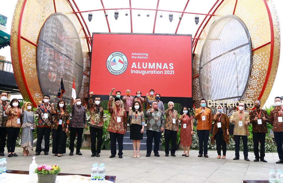 New organizational executives of US school graduates association Alumnas are introduced at Meikarta township in Cikarang, West Java, on April 8, 2021. (BeritaSatu Photo/Mohammad Defrizal)