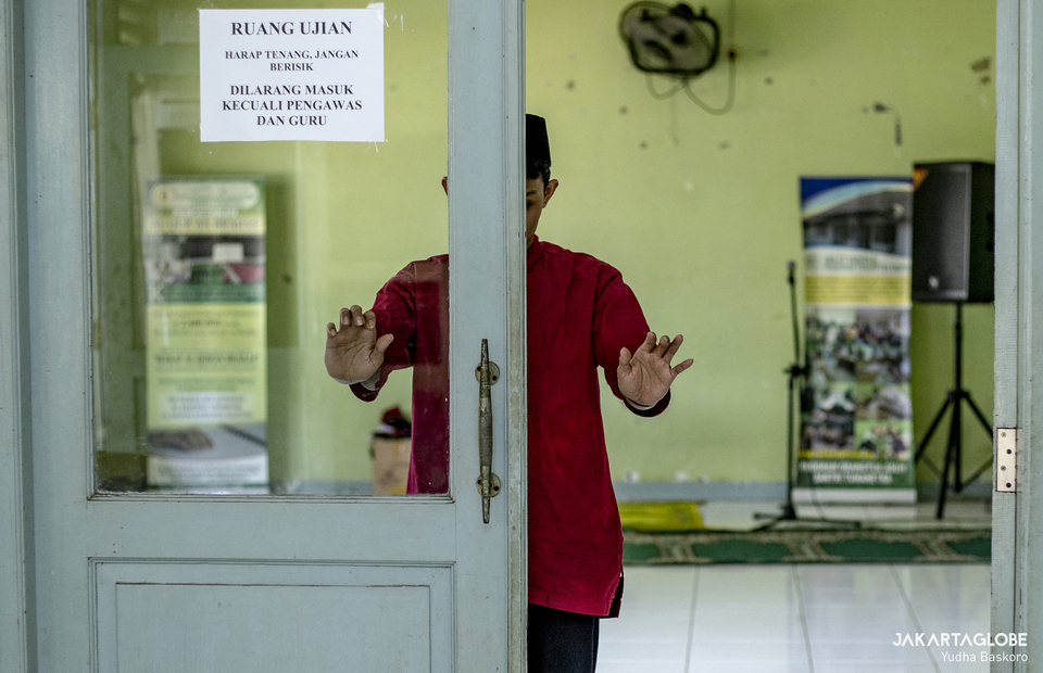 A student tries to find a door at Raudlatul Makfufin, an Islamic boarding school for the blind and visually challenged in Serpong, South Tangerang, Banten on April 21, 2021. (JG Photo/Yudha Baskoro)