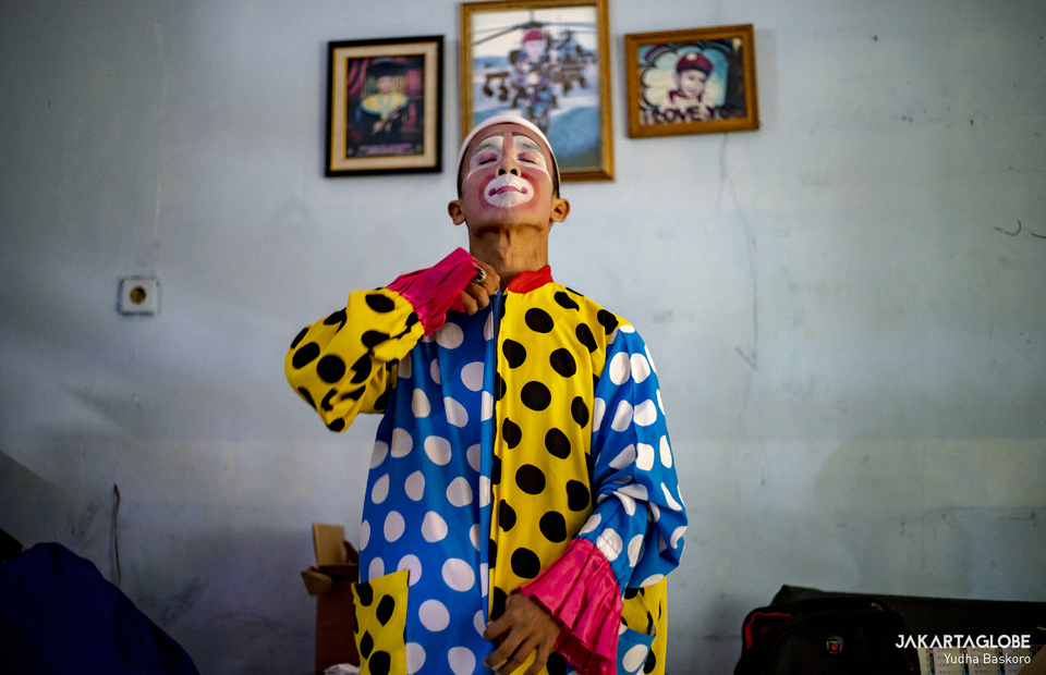 Ustaz Yahya wears his clown costume at his home in Sudimara Pinang, Tangerang on April 30, 2021. (JG Photo/Yudha Baskoro)