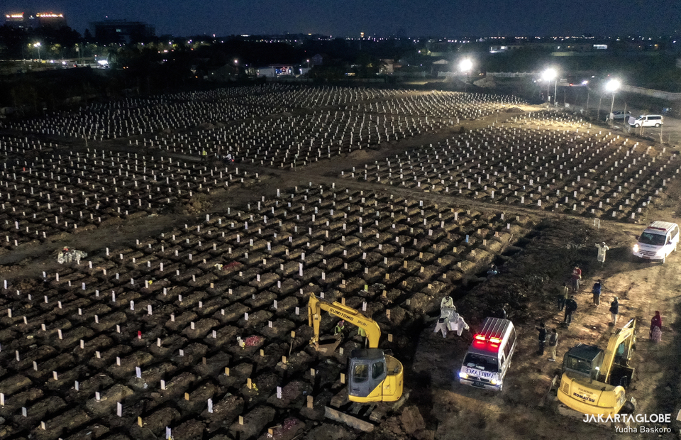 Aerial view of Rorotan Cemetery during the dusk on July 23, 2021. (JG Photo/Yudha Baskoro)