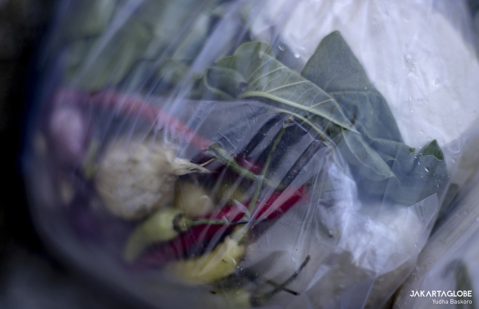 Fresh vegetables inside a plastic bag are seen at Pasar Legi, in Solo, Central Java on July 31, 2021. (JG Photo/Yudha Baskoro)