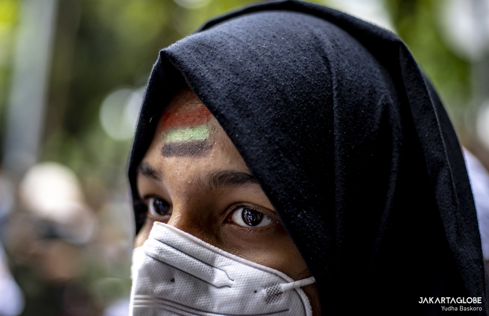 A protester paints an Afghan flag in her forehead during protest in front UNHCR building in Central Jakarta on November 15, 2021. (JG Photo/Yudha Baskoro)