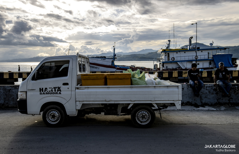 A car carries boxes of fish is seen outside PT. Harta Samudra, in Ambon, Maluku Province on November 2, 2021. (JG Photo/Yudha Baskoro)