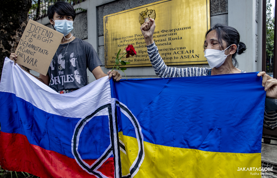 Indonesians protest against Russian Invasion of Ukraine in front of Embassy of the Russian Federation building in Central Jakarta on March 4, 2022. (JG Photo/Yudha Baskoro)