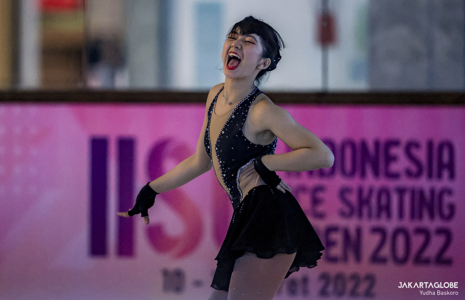 A woman in action during the Figure Skating in Indonesia Ice Skating Open 2022 at Bintaro, South Tangerang, Banten on March 10, 2022. (JG Photo/Yudha Baskoro)