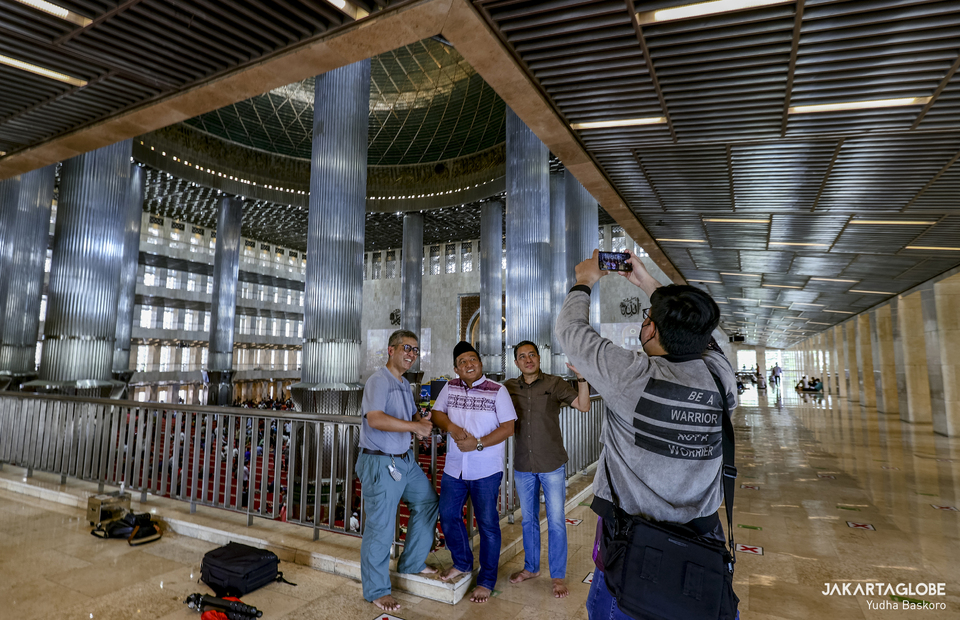 People take a selfie in a brand new renovated Istiqlal Mosque after Friday Prayer on April 8, 2022. (JG Photo/Yudha Baskoro)