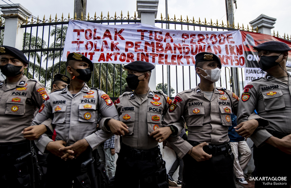 Indonesian Police stand on guard in front of House Of Representative during protest in front of House of Representative in Central Jakarta on April 11, 2022. (JG Photo/Yudha Baskoro)