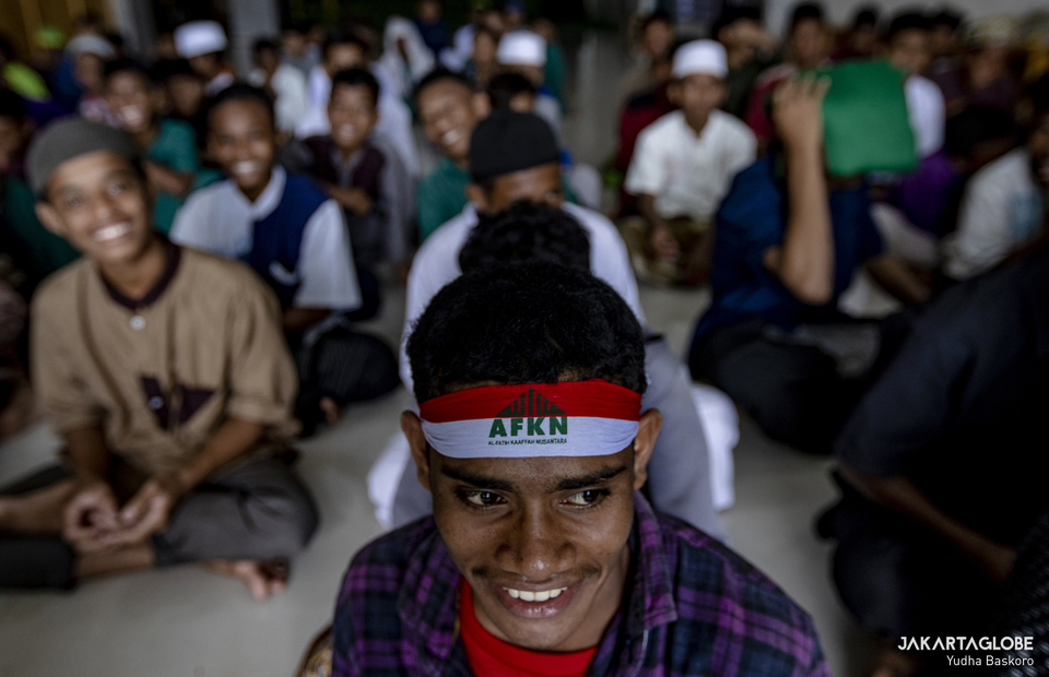 A santri wears Indonesian flag as a headband at Nuu Waar Islamic Boarding School in Bekasi on April 13, 2022. (JG Photo/Yudha Baskoro)