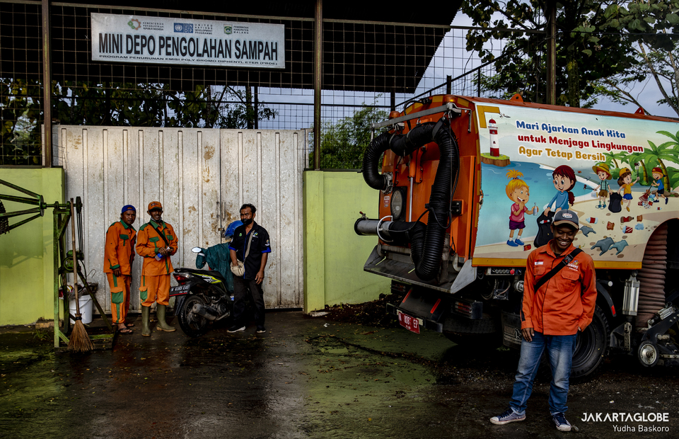 Talangagung Landfill personnels are seen outside the mini waste management at Malang Regency City Hall in East Java on May 18, 2022. (JG Photo/Yudha Baskoro)