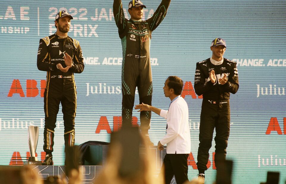 President Joko Widodo congratulates Formula E drivers on the podium after the race at Jakarta International E-Prix Circuit on June 4, 2022. (Joanito De Saojoao)