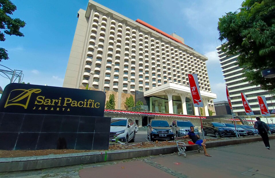Sari Pacific Hotel on Jalan Thamrin, Central Jakarta, photographed on August 13, 2022., has removed its fences. (Beritasatu Photo/Mohammad Defrizal)