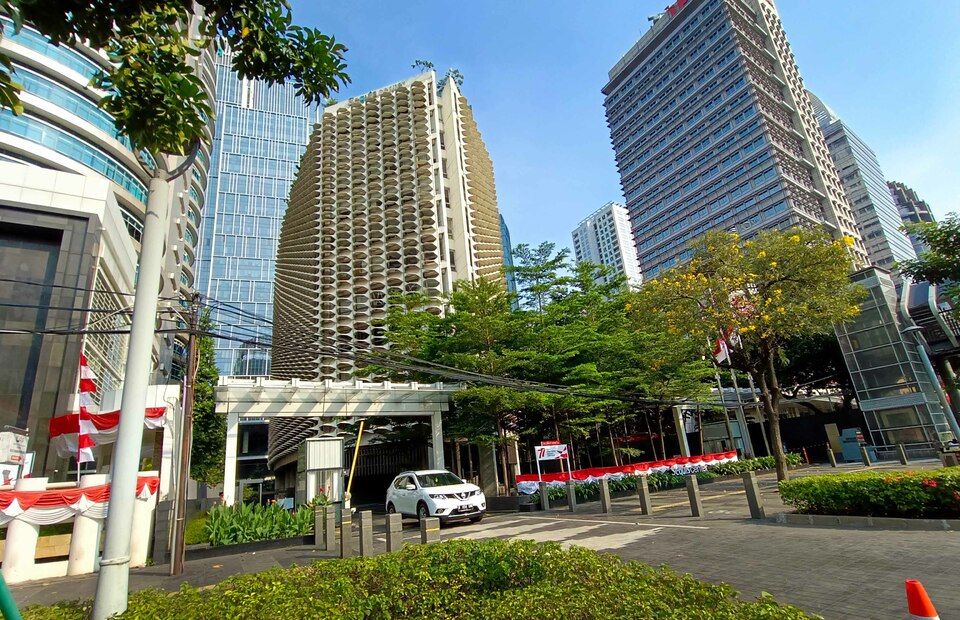 City Gov’t Wants Building Owners along Sudirman-Thamrin to Remove Fences