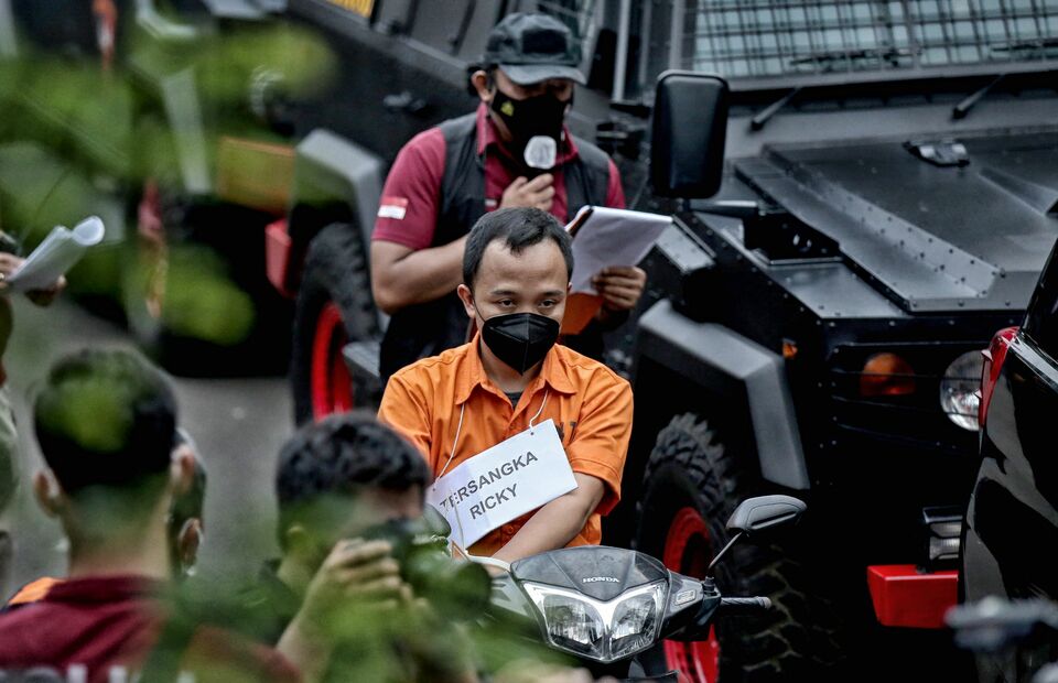 Brigadier Ricky Rizal arrives at Duren Tiga housing complex in South Jakarta on August 30, 2022, to reenact the murder of a fellow officer. (Beritasatu Photo/Joanito De Saojoao) 