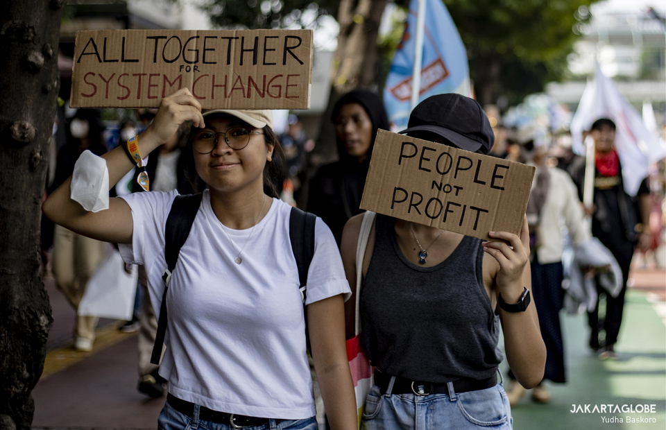 Environmental activists join the climate strike in Central Jakarta on September 23, 2022. (JG Photo/Yudha Baskoro)