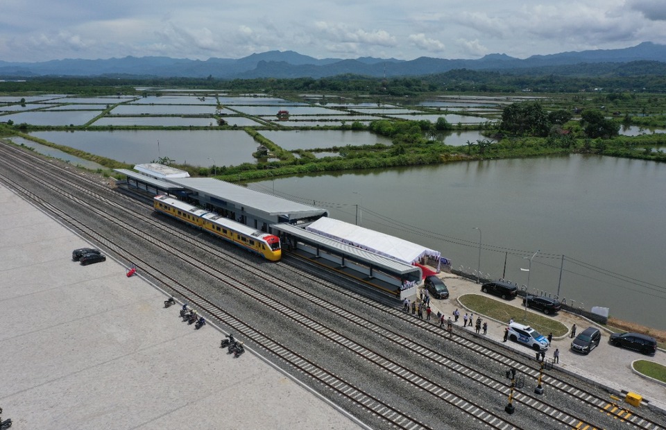 The aerial photo shows a Trans Sulawesi train preparing to conduct a railway trial in South Sulawesi on October 29, 2022. (BTV Photo/Ifan Ahmad)