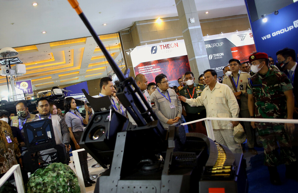 Defense Minister Prabowo Subianto, second right, visits the booth of a local arms company producing anti-aircraft guns during the Indo Defense arms exhibition in Kemayoran, Central Jakarta, on November 4, 2022. (Joanito De Saojoao)