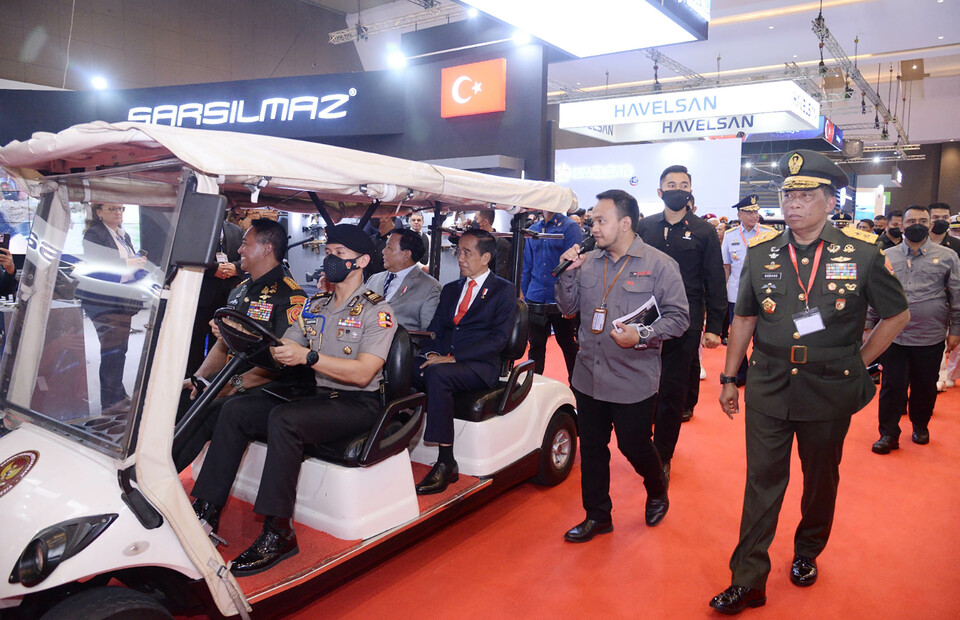 President Joko Widodo accompanied by Defense Minister Prabowo Subianto on his right and Indonesian Armed Forces Commander General Andika Perkasa on the front seat inspects the Indo Defence arms exhibition on a golf cart at Jakarta International Expo building on November 2, 2022. (Joanito De Saojoao)