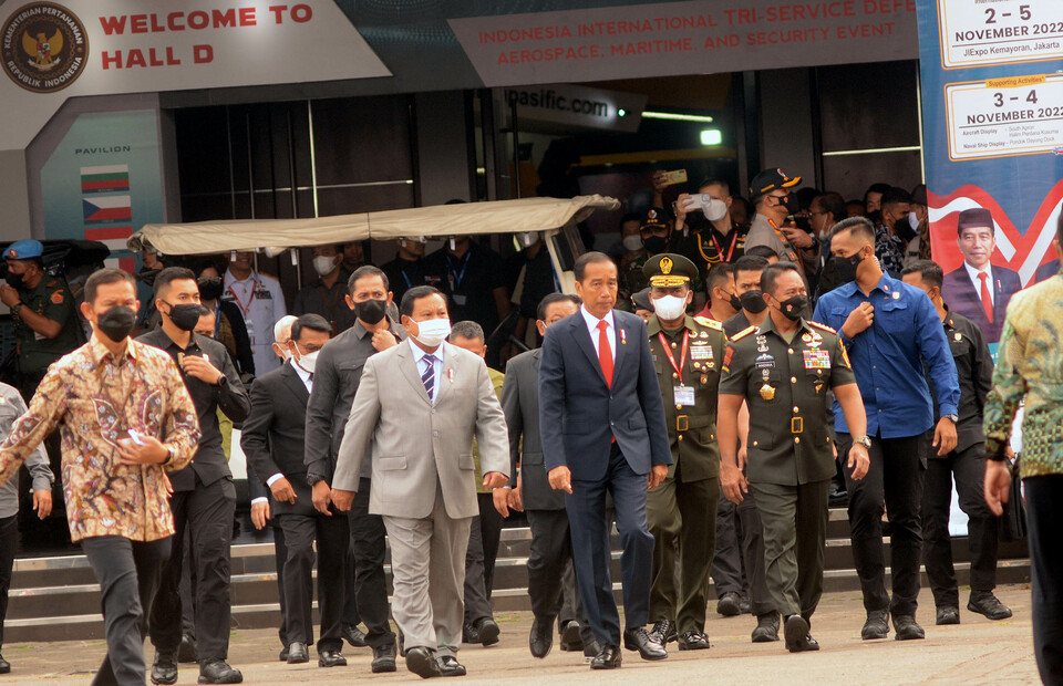 President Joko Widodo, center, accompanied by Defense Minister Prabowo Subianto on his right and Indonesian Armed Forces Commander General Andika Perkasa arrive at the Jakarta International Expo building to open the Indo Defense arms exhibition on November 2, 2022. (Joanito De Saojoao)
