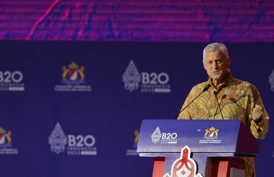 Standard Chartered Bank CEO Bill Winters delivers a speech at the B20 Summit in Nusa Dua, Bali, on November 13, 2022. (Antara photo)