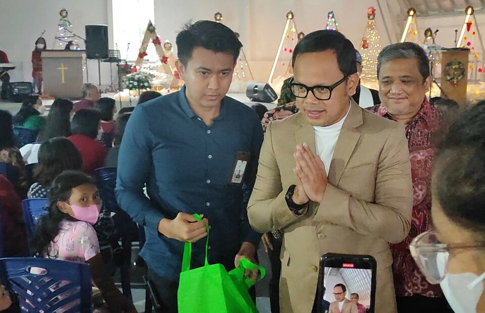 Bogor Mayor Bima Arya Sugiarto delivers Christmas greeting to Yasmin Church congregation in Bogor on December 25, 2022. (BTV Photo/Heru Yustanto)