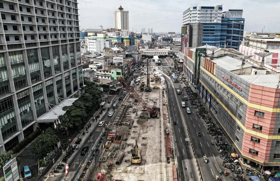 The aerial photo shows the ongoing project of a mass rapid transit (MRT) rail along Gajah Mada street in Jakarta on January 19, 2023. (B Universe Photo/Joanito De Saojoao)