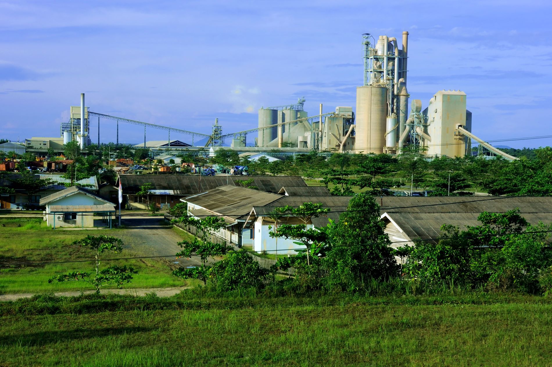 Kompleks Pabrik Tarjun milik Indocement