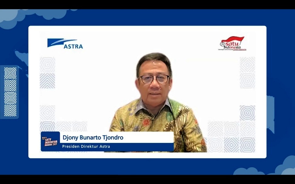 Presiden Direktur Astra Djony Bunarto Tjondro memberikan sambutan pada acara awarding 12th SATU Indonesia Awards 2021 yang diadakan secara virtual (28/10).