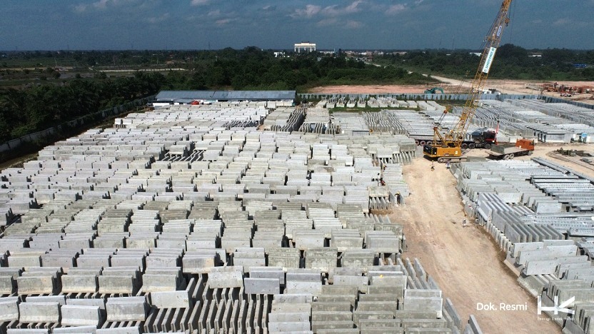 Akselerasi penjualan produk-produk manufaktur konstruksi aspal dan beton.