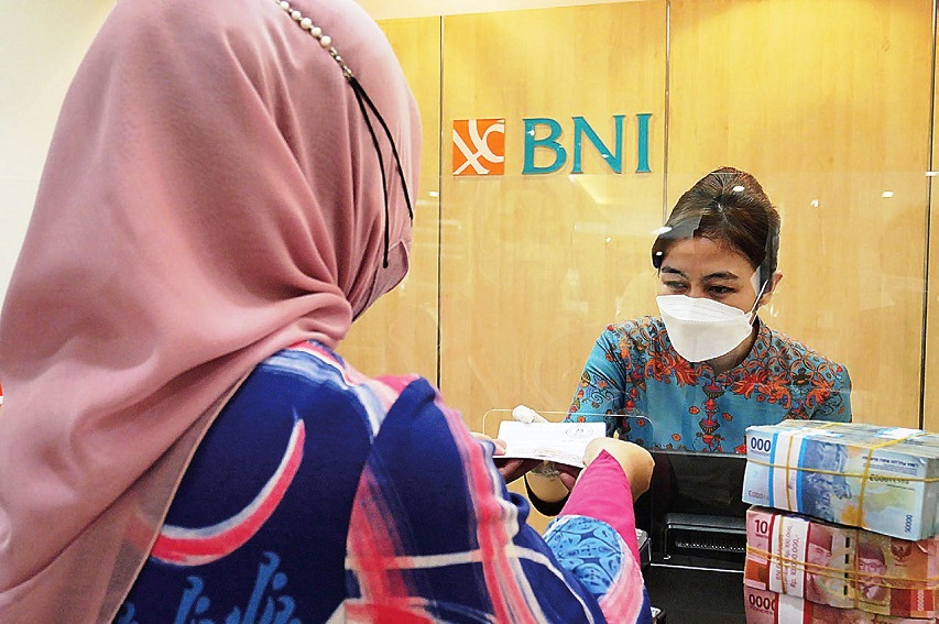 Nasabah berada di kantor cabang Bank BNI, cabang Pondok Indah Mall, Jakarta. Foto ilustrasi: Investor Daily/David Gita Roza