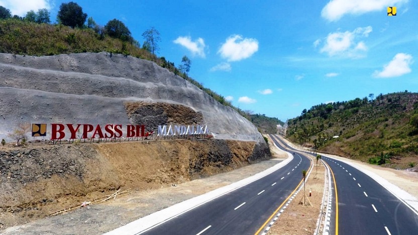 Jalan Bypass Bandara International Lombok (BIL) - Mandalika untuk mendukung event Superbike pada pertengahan November 2021 dan MotoGP pada Maret 2022. Foto: Kementerian PUPR