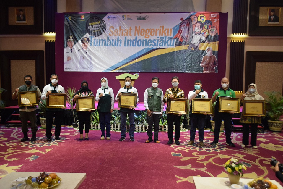 Momen Peringatan Hari Kesehatan Nasional, di Soreang, Kabupaten Bandung, Jumat (12/11). 