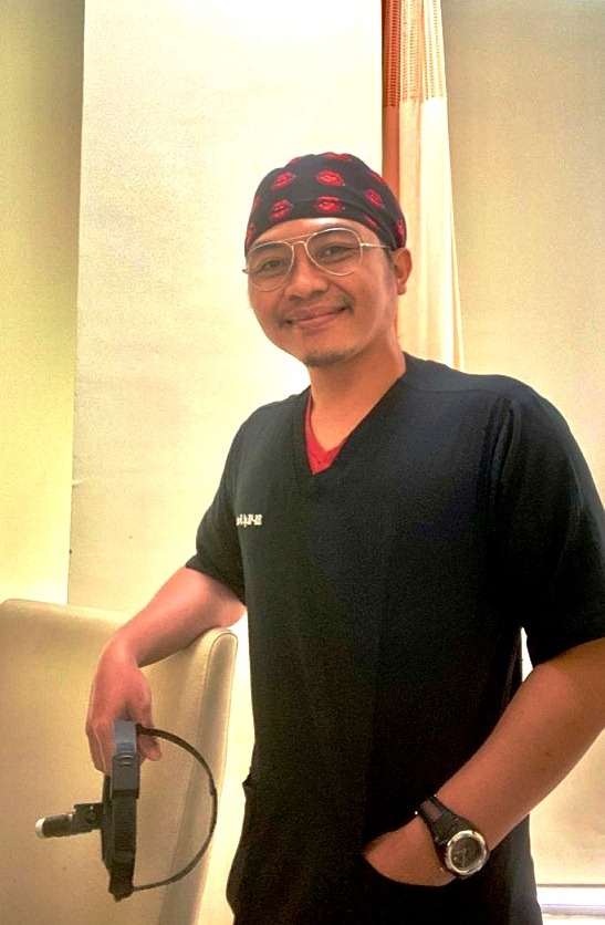 Dokter spesialis bedah plastik rekonstruksi dari Siloam Hospitals Balikpapan, dr Arie Wibisono SpBP-RE 