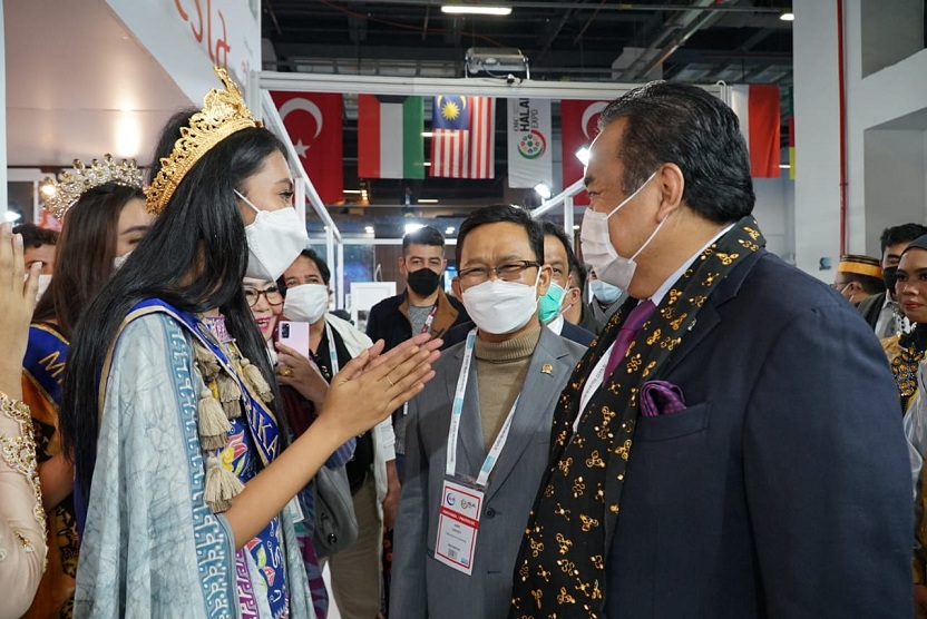 Wakil Ketua DPR RI Rachmat Gobel  dan rombongan kecil DPR mengikuti World Halal Expo 2021 dan World Halal Summit di Istanbul, Turki. Foto: IST
