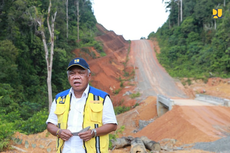 Kementerian PUPR mempercepat pengembangan kawasan perbatasan di Kalimantan dengan infrastruktur. Foto: Kementerian PUPR 