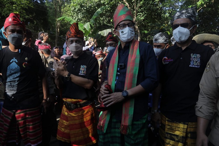 Menparekraf Sandiaga Salahuddin Uno lakukan kunjungan ke Desa Wisata Liya Togo, Kecamatan Wangi-wangi Selatan, Kabupaten Wakatobi, Sulawesi Tenggara. 