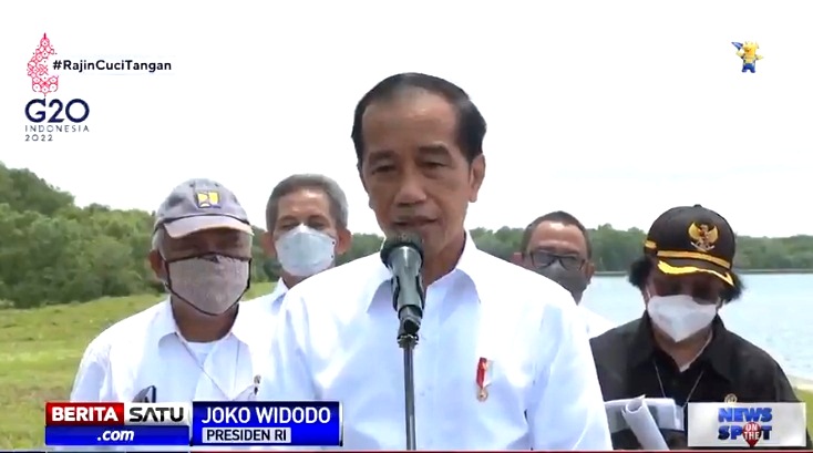 Presiden Joko Widodo saat memberikan keterangan pers usai mengunjungi Mangrove Conservation Forest di Nusa Dua, Bali, Kamis (2/12/2021). Sumber: BSTV