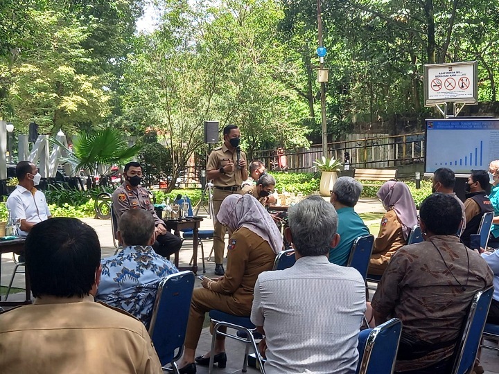 Wali Kota Bima Arya saat menggelar rapat Forkompinda di Taman Ekspresi, Kota Bogor, Senin (31/1/2022). 