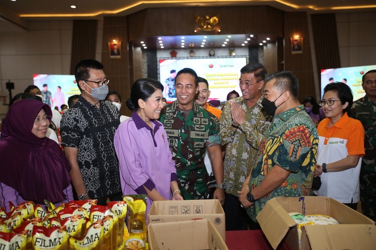 Bazar Minyak Goreng Ramadan yang berlangsung di Mabes TNI, Selasa (26/4/2022), dan dihadiri Panglima TNI Jenderal Andika Perkasa.
