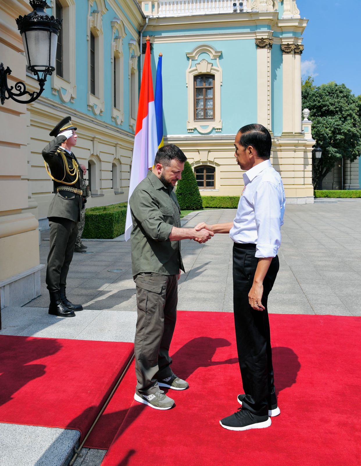 Jokowi disambut Zelensky di Istana Maryinsky, Kyiv, Rabu (29/6/2022).